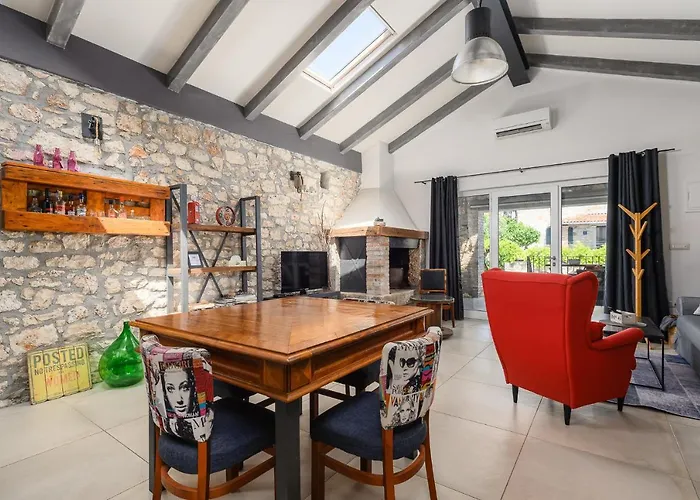 Casa De Stalla With Private Pool In Vila *