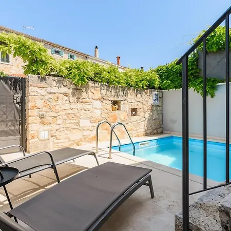 Villa Casa De Stalla With Private Pool In Porec