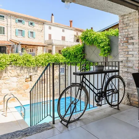 Casa De Stalla With Private Pool In * Пореч