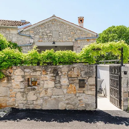 Casa De Stalla With Private Pool In Пореч