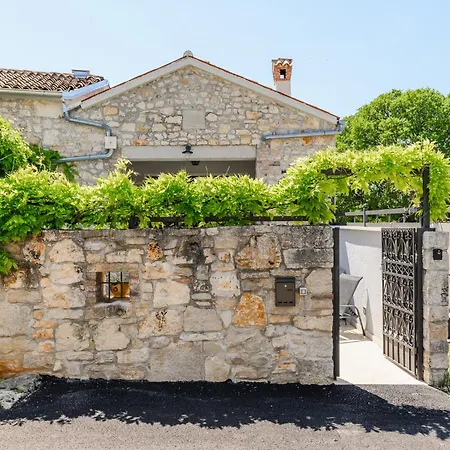 Casa De Stalla With Private Pool In Porec