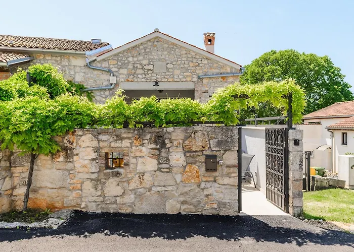 Casa De Stalla With Private Pool In Poreč