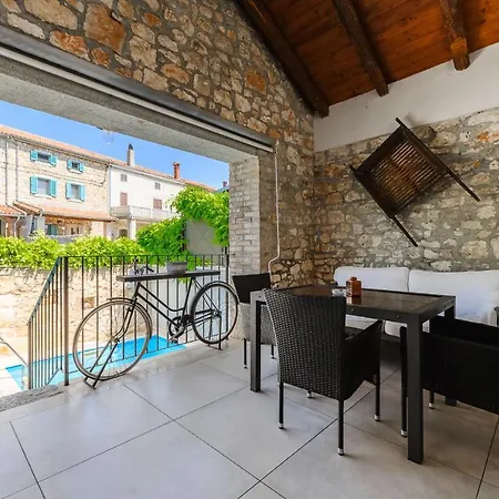 Villa Casa De Stalla With Private Pool In Poreč