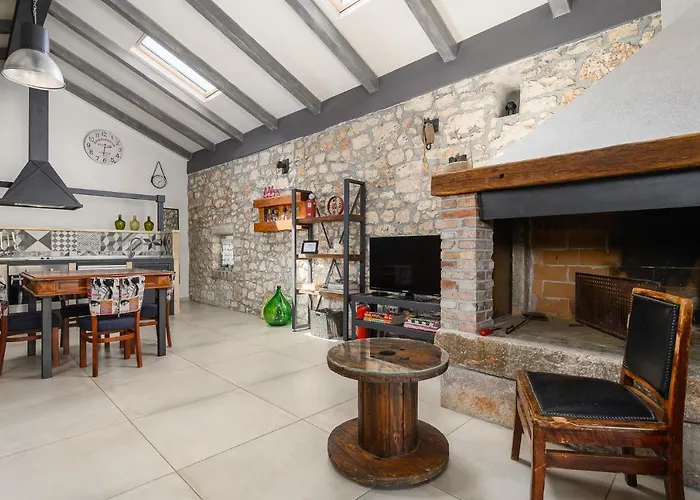 Villa Casa De Stalla With Private Pool In Porec